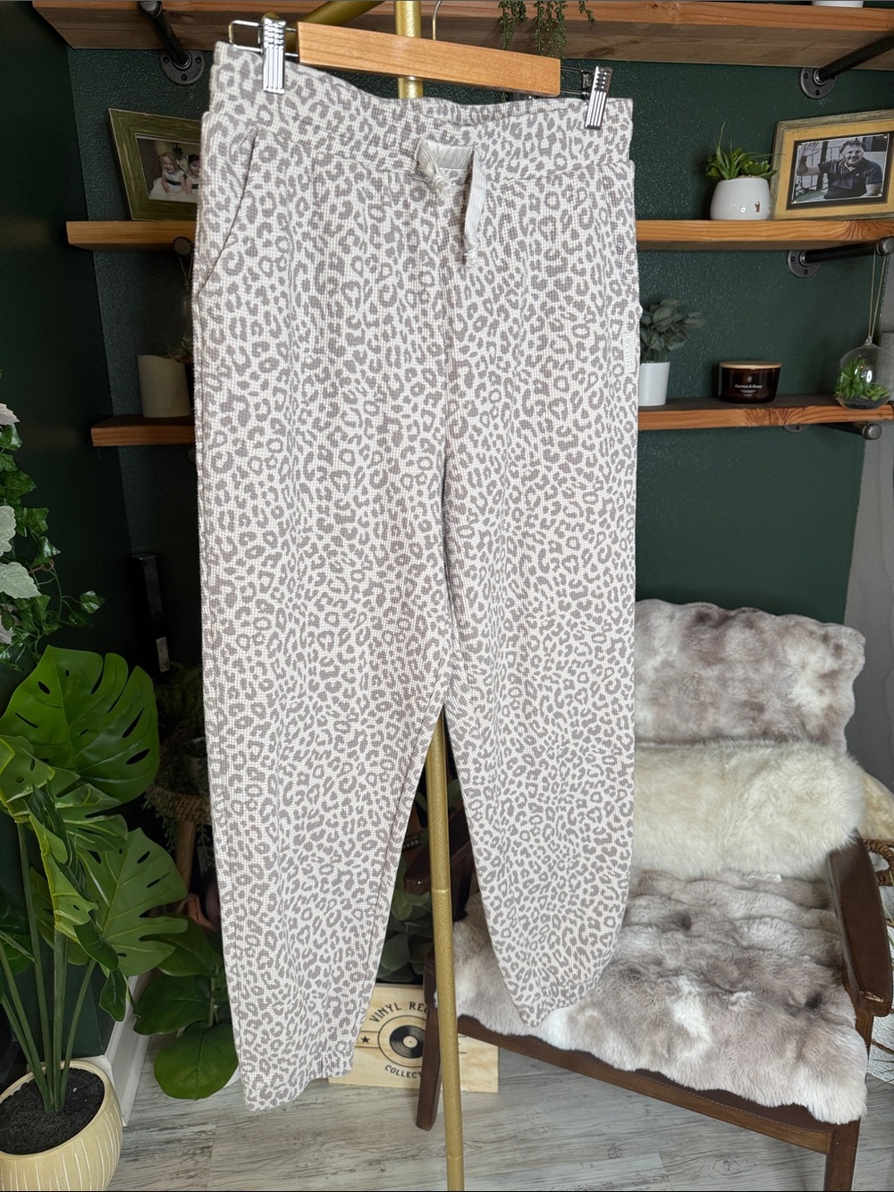 Leopard Print Jogger Pants - Light Gray/Cream